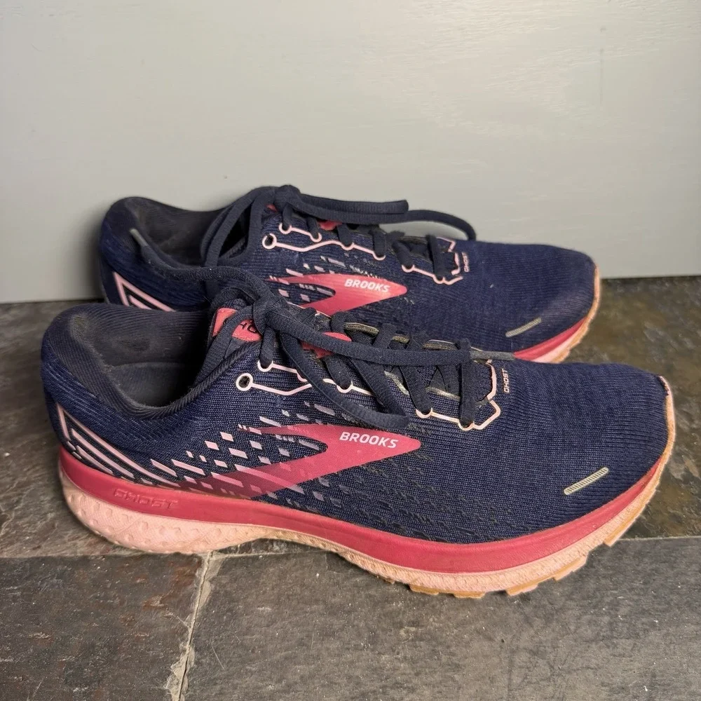 Brooks Ghost 13 Women's Size 8 B (Medium) Running Shoes Navy Pink
